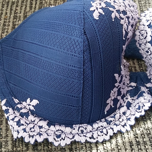 Embrace Lace Contour Wacoal Bra - Picture 4 of 6